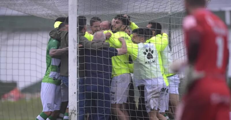 Jogadores do Leça festejam golo ao Gil Vicente na Taça de Portugal