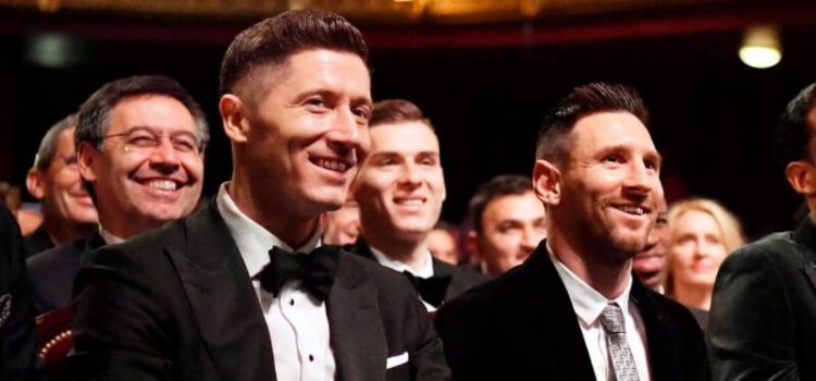 Robert Lewandowski e Lionel Messi na gala da Bola de Ouro