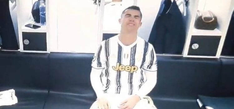 Cristiano Ronaldo desolado após a eliminação da Juventus diante do FC Porto