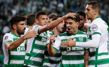 Jogadores do Sporting festejam golo de Pote diante do Besiktas