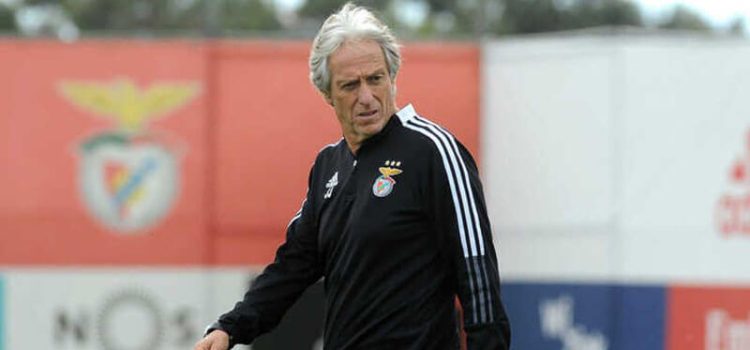 Jorge Jesus orienta o treino do Benfica