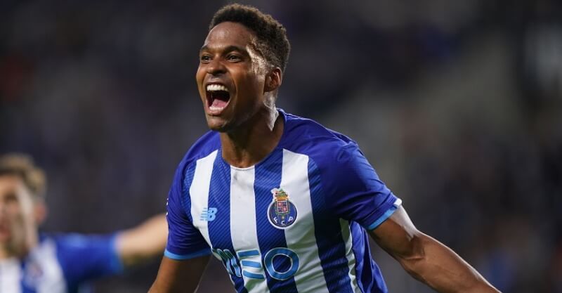 Wendell, jogador do FC Porto, celebra estreia a marcar