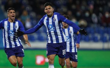 Evanilson festeja golo pelo FC Porto diante do Vizela na Taça
