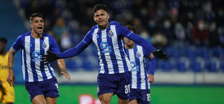Evanilson festeja golo pelo FC Porto diante do Vizela na Taça