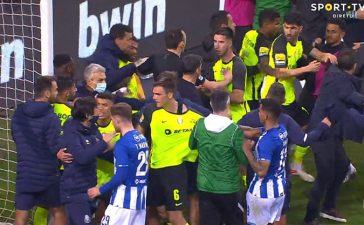 Jogadores pegados após o FC Porto-Sporting