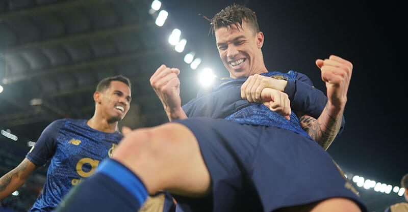Matheus Uribe celebra golo no Lazio-FC Porto