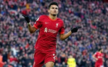 Luis Díaz celebra primeiro golo pelo Liverpool
