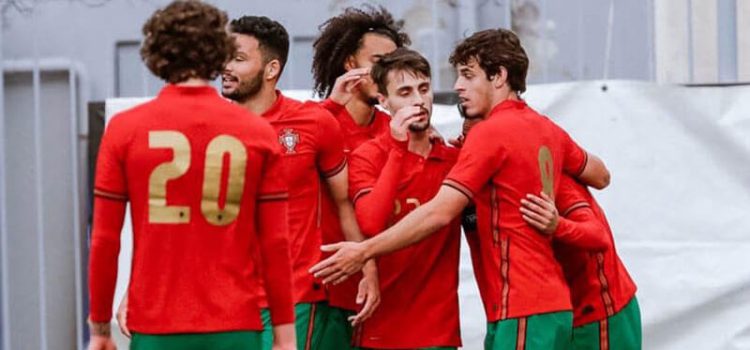 Equipa de Portugal sub-21 diante da Grécia