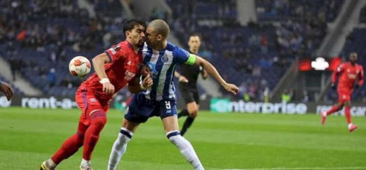 Choque violento entre Pepe e Lucas Paquetá no FC Porto-Lyon