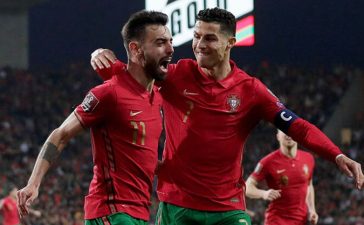 Cristiano Ronaldo celebra golo de Bruno Fernandes no Portugal-Macedónia do Norte