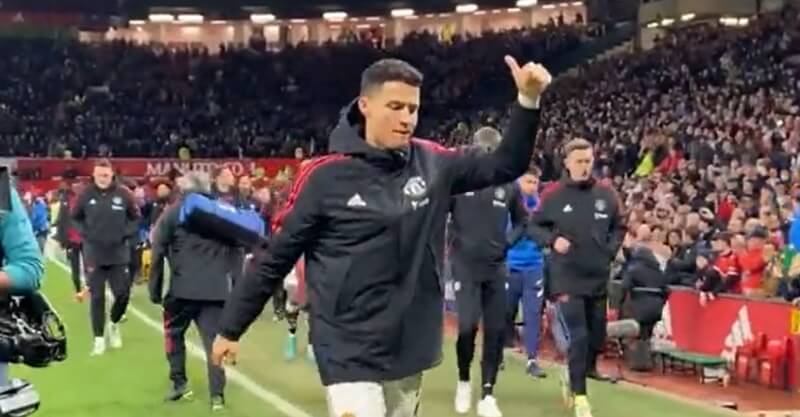 Cristiano Ronaldo agradece ovação dos adeptos após hat trick no Manchester United-Tottenham
