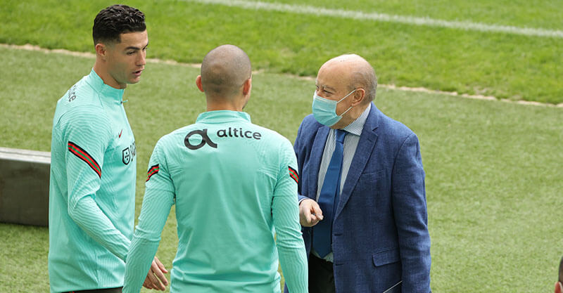 Cristiano Ronaldo, Pepe e Pinto da Costa em amena cavaqueira