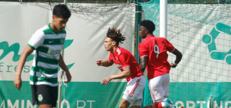 Diego Moreira celebra golo na vitória do Benfica sobre o Sporting na Youth League