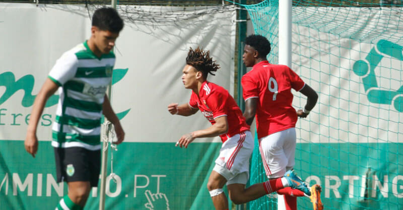 Diego Moreira celebra golo na vitória do Benfica sobre o Sporting na Youth League
