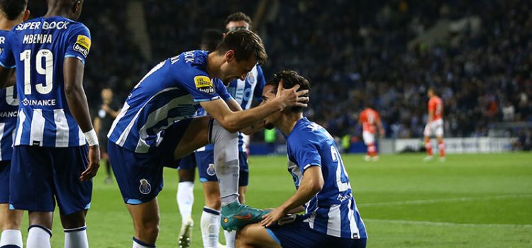 Vitinha celebra golo de Fábio Vieira no FC Porto-Santa Clara