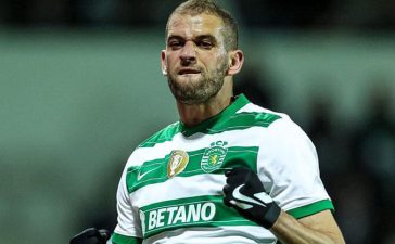 Islam Slimani celebra golo no Sporting-Moreirense