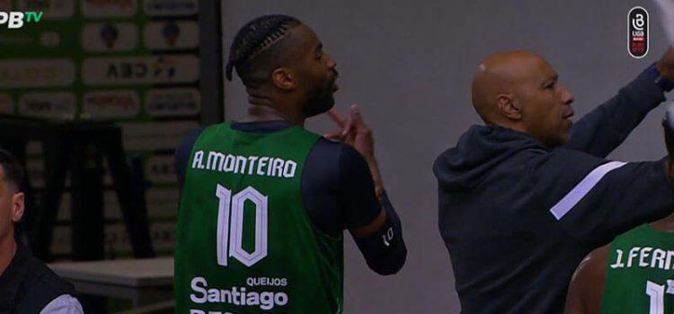 António Monteiro, jogador do basquetebol do Sporting, faz gesto obsceno no jogo com o FC Porto