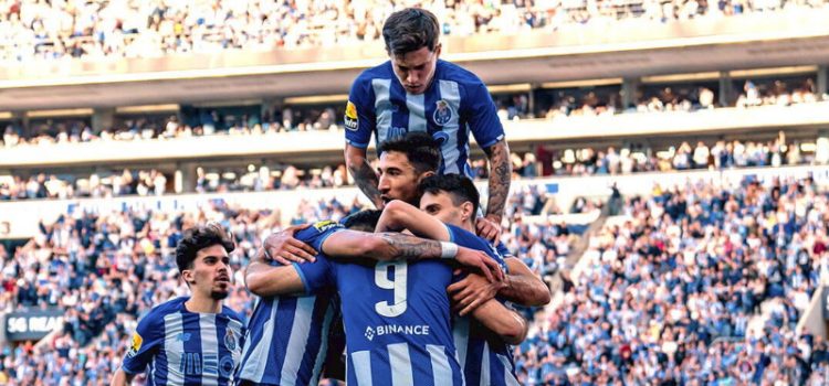 Jogadores do FC Porto festejam vitória sobre o Vizela