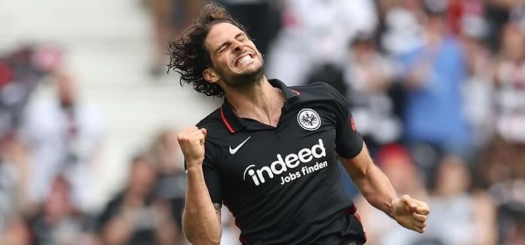Gonçalo Paciência celebra golo pelo Eintracht Frankfurt