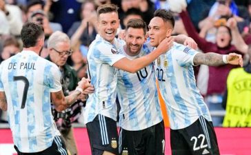 Jogadores da Argentina festejam golo à Itália na Finalíssima