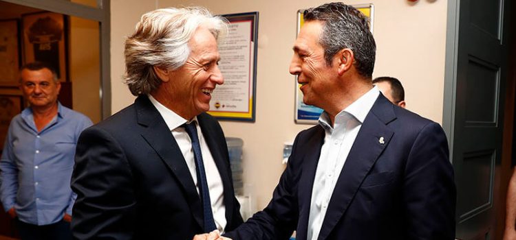 Jorge Jesus cumprimenta o presidente do Fenerbahçe
