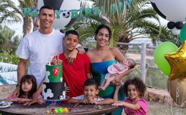 Cristiano Ronaldo com a família nas férias