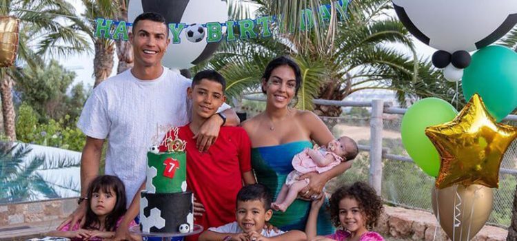 Cristiano Ronaldo com a família nas férias
