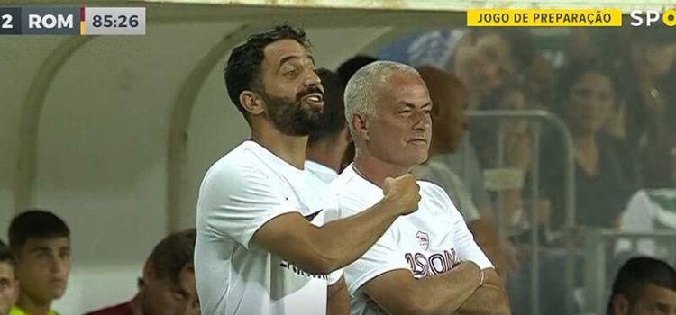 Rúben Amorim e José Mourinho em amena cavaqueira na linha lateral do Sporting-AS Roma