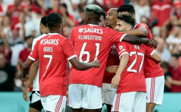 Jogadores do Benfica festejam golo no jogo de pré-temporada com o Fulham