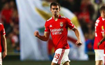 Henrique Araújo no Benfica-Newcastle, a contar para a Eusébio Cup