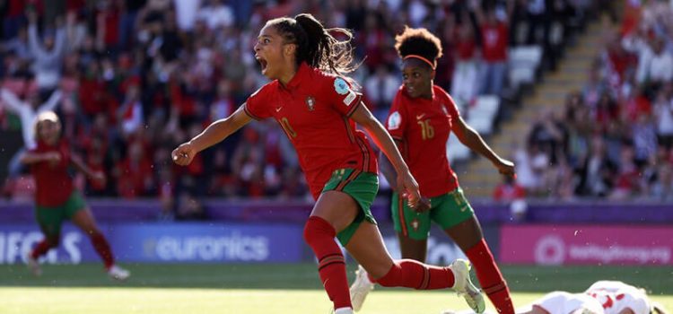 Jéssica Silva celebra golo do empate de Portugal contra a Suíça no Europeu feminino