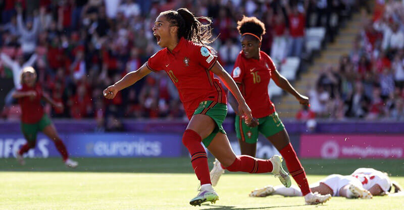 Jéssica Silva celebra golo do empate de Portugal contra a Suíça no Europeu feminino