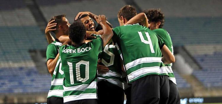 Jogadores do Sporting festejam golo no jogo de pré-temporada contra a AS Roma