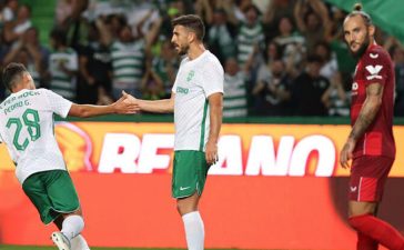 Jogadores do Sporting no jogo com o Sevilha referente ao Troféu Cinco Violinos