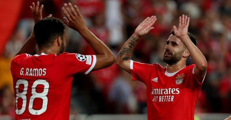 Gonçalo Ramos e Rafa celebram golo no Benfica-Dínamo de Kiev