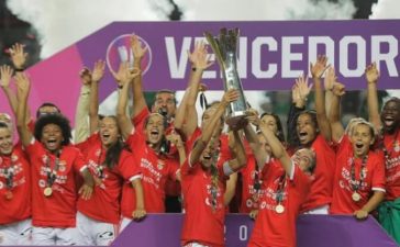 Benfica levanta a Supertaça feminina