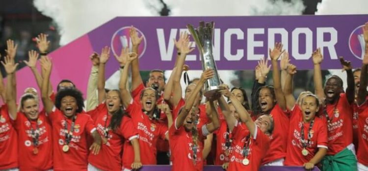 Benfica levanta a Supertaça feminina
