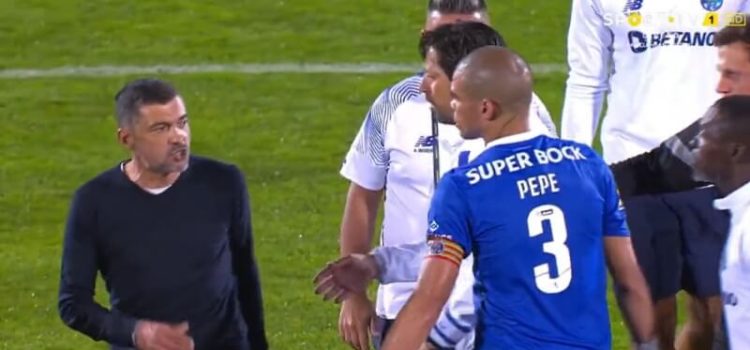 Sérgio Conceição pegado com treinador do Rio Ave após derrota do FC Porto
