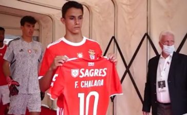 Juniores do Benfica homenageiam Fernando Chalana