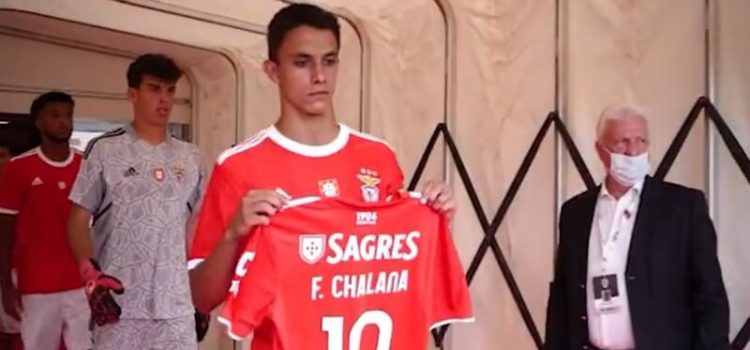 Juniores do Benfica homenageiam Fernando Chalana