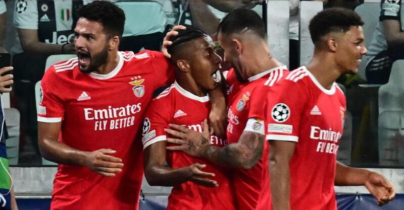 Jogadores do Benfica celebram vitória sobre a Juventus