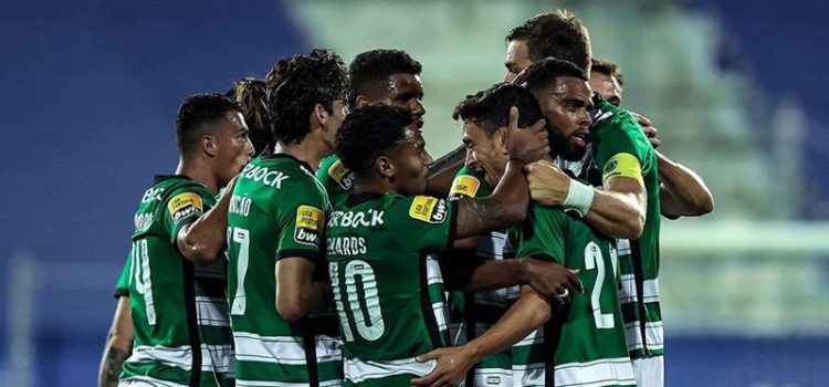 Jogadores do Sporting festejam vitória sobre o Estoril