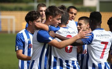 Jogadores do FC Porto festejam vitória sobre o Club Brugge na Youth League