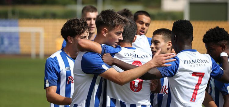 Jogadores do FC Porto festejam vitória sobre o Club Brugge na Youth League