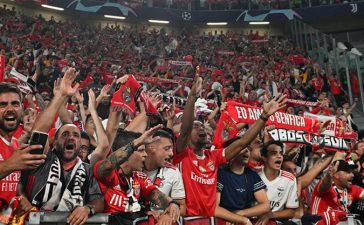 Adeptos do Benfica no jogo da Liga dos Campeões diante da Juventus