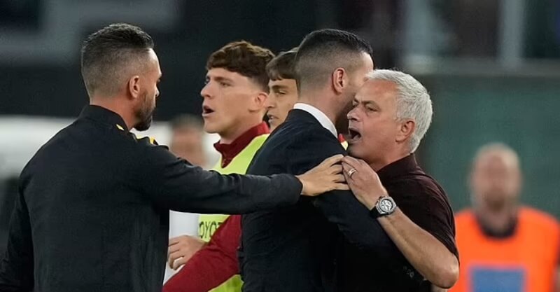 José Mourinho expulso no jogo entre a AS Roma e a Atalanta