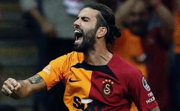 Sérgio Oliveira festeja o primeiro golo pelo Galatasaray