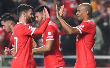 Jogadores do Benfica celebram golo à Juventus na Luz