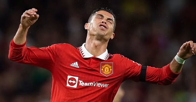 Cristiano Ronaldo frustrado após um falhanço pelo Manchester United