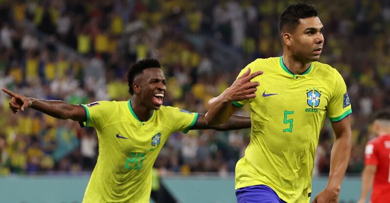 Casemiro festeja golo da vitória do Brasil sobre a Suíça no Mundial 2022
